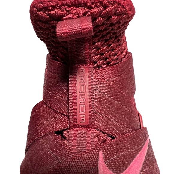 Nike Men's LeBron James Nike Red LeBron Soldier XII SFG Shoe - Picture 8 of 15